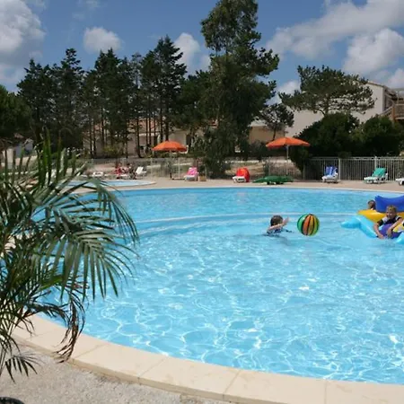 Avec Terrasse Pour 4 Personnes à Saint-georges-d'oléron - Api-1-52-630