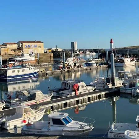 Avec Terrasse Pour 4 Personnes à Saint-georges-d'oléron - Api-1-52-630 Saint-Georges-d'Oleron